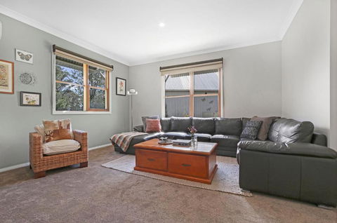 Country House Retreat - Redcliffe Tourism 3