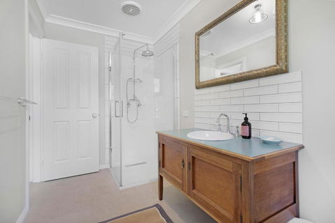 Country House Retreat - Redcliffe Tourism 5