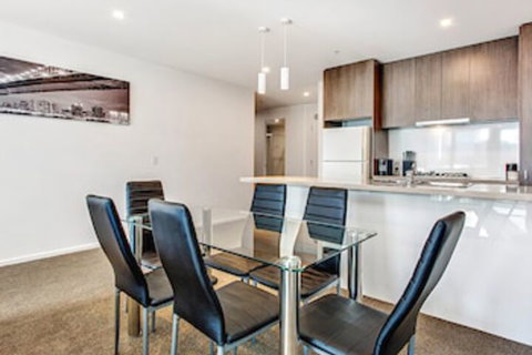 MJ Shortstay Southbank Grande Apartments - Redcliffe Tourism 5