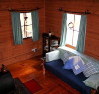 Wombat Cabin - Redcliffe Tourism