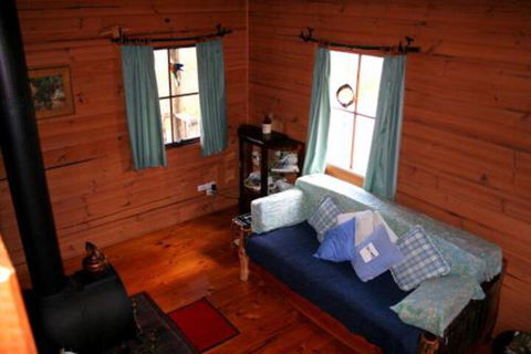Wombat Cabin - Redcliffe Tourism 0