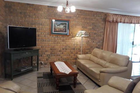 Acacia Apartments - Redcliffe Tourism 6