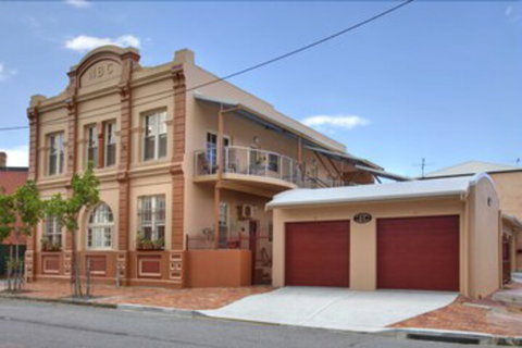 Newcastle Terraces & Apartments NBC Apartments - Redcliffe Tourism 0