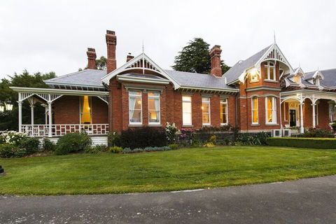 Arcoona Manor - Redcliffe Tourism 1