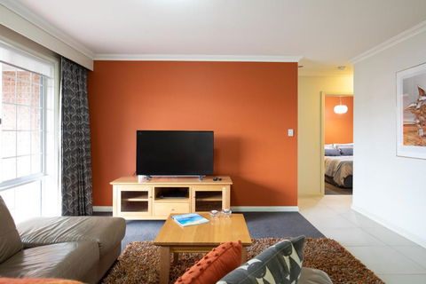 City Two Apartment - Redcliffe Tourism 2