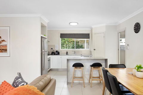 City Two Apartment - Redcliffe Tourism 4