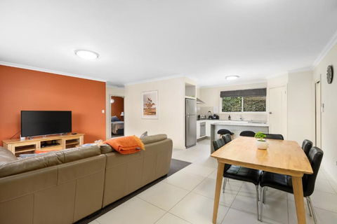 City Two Apartment - Redcliffe Tourism 7