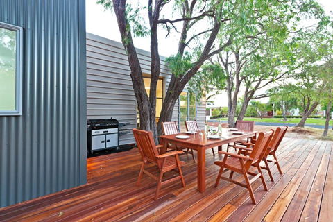 Whatmans Beach House - Redcliffe Tourism 4