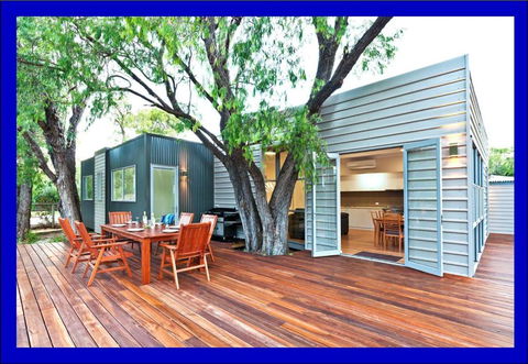 Whatmans Beach House - Redcliffe Tourism 1