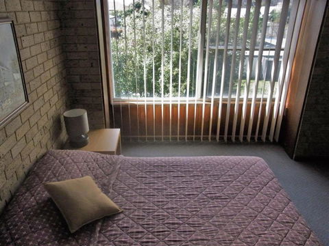 A Furnished Townhouse In Goulburn - Redcliffe Tourism 3