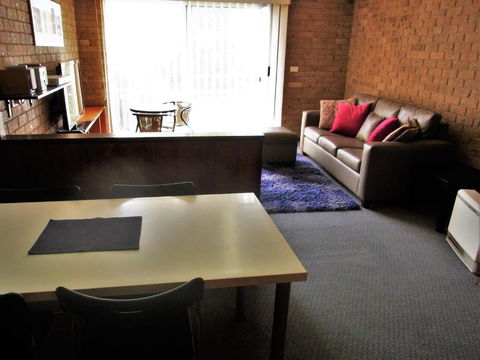 A Furnished Townhouse In Goulburn - Redcliffe Tourism 5