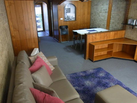 A Furnished Townhouse In Goulburn - Redcliffe Tourism 4