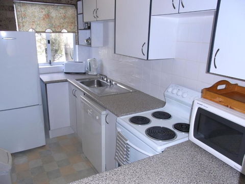 A Furnished Townhouse In Goulburn - Redcliffe Tourism 2
