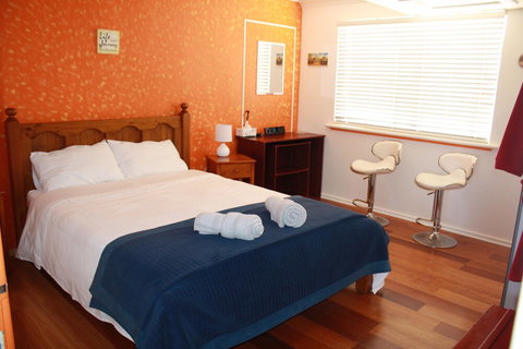 Shark Bay B & B - Redcliffe Tourism 4