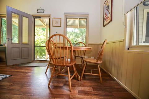 Alpine Arnica Cottage 2 - Redcliffe Tourism 3