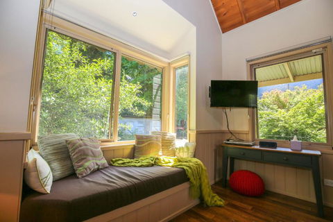 Alpine Arnica Cottage 2 - Redcliffe Tourism 5