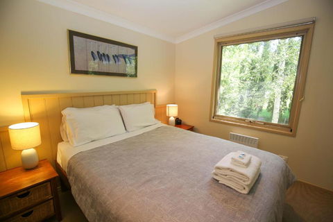Alpine Arnica Cottage 2 - Redcliffe Tourism 2