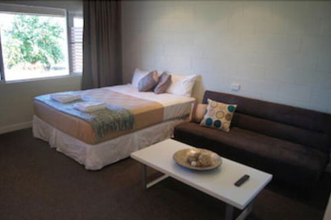 Forrest Beach Hotel - Redcliffe Tourism 3