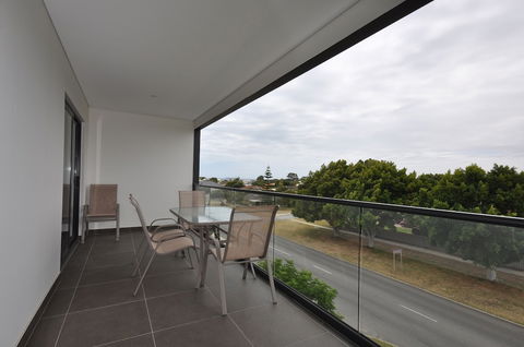 Coastal By Rockingham Apartments - Redcliffe Tourism 3