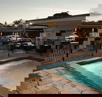 New Crossing Place Motel  Apartments - Redcliffe Tourism