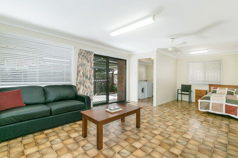 Beachside Holiday Home - Redcliffe Tourism 4