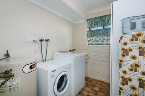 Beachside Holiday Home - Redcliffe Tourism 2
