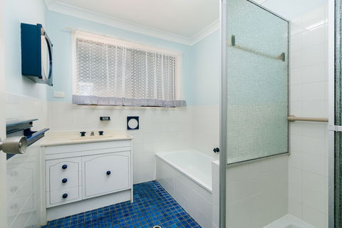 Beachside Holiday Home - Redcliffe Tourism 6