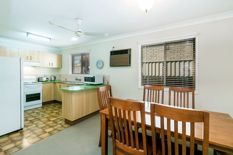Beachside Holiday Home - Redcliffe Tourism 3