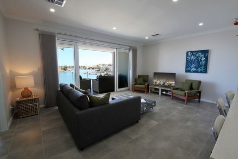 Marina Views At Mindarie Marina - Redcliffe Tourism 5