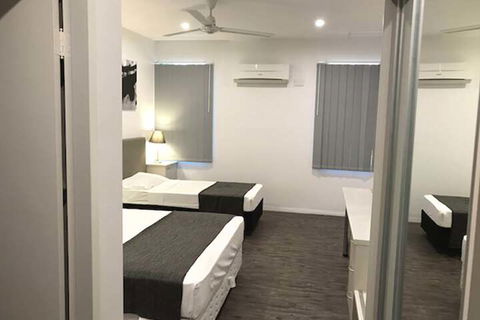 Winnellie Hotel Motel - Redcliffe Tourism 7