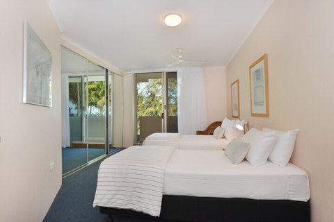 Paringa Beachfront Apartments - Redcliffe Tourism 2