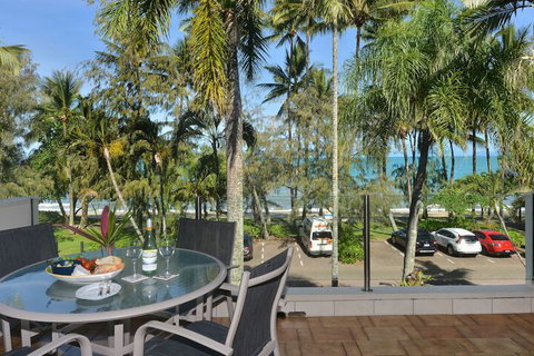 Paringa Beachfront Apartments - Redcliffe Tourism 4