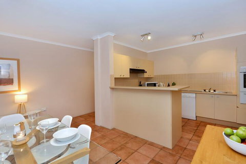 Paringa Beachfront Apartments - Redcliffe Tourism 6