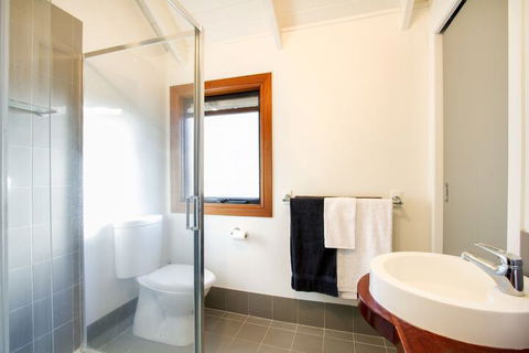 Airlie Beach Eco Cabins - Redcliffe Tourism 5
