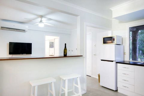 Airlie Beach Eco Cabins - Redcliffe Tourism 1