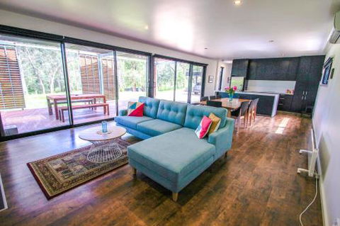 Apex House - Redcliffe Tourism 5
