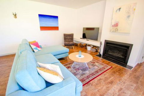 Apex House - Redcliffe Tourism 1
