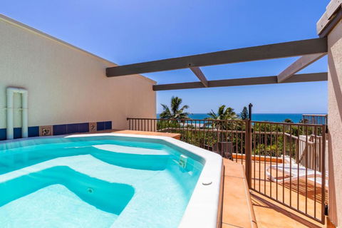 Comfortable & Stylish With Rooftop Spa - Redcliffe Tourism 7
