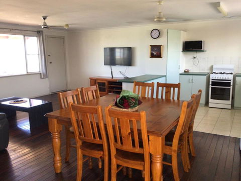 Best Beach Villa - Redcliffe Tourism 4