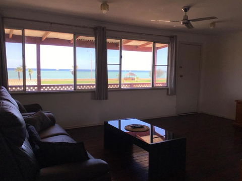 Best Beach Villa - Redcliffe Tourism 3