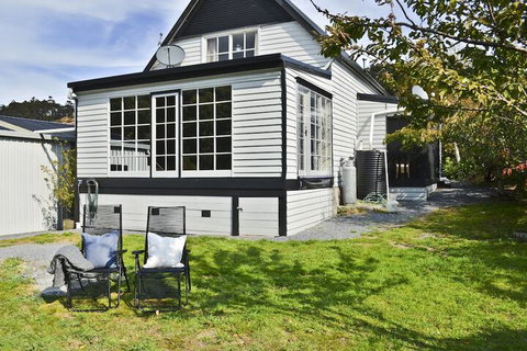 Tasmania Frankford Road (i) - Redcliffe Tourism 1