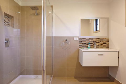 La Casa - Redcliffe Tourism 1