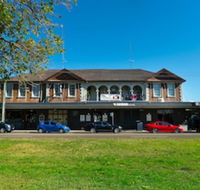 Swansea Hotel - Redcliffe Tourism