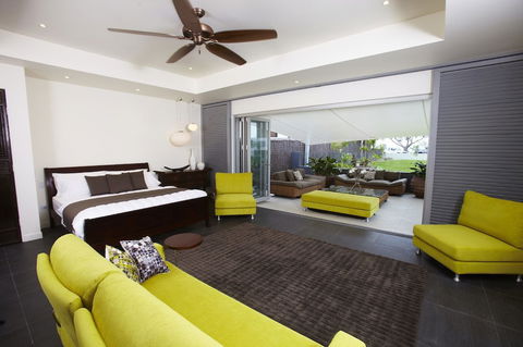 Essence Beachfront Retreat - Redcliffe Tourism 2