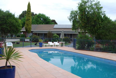 Greenvale Holiday Units - Redcliffe Tourism 6