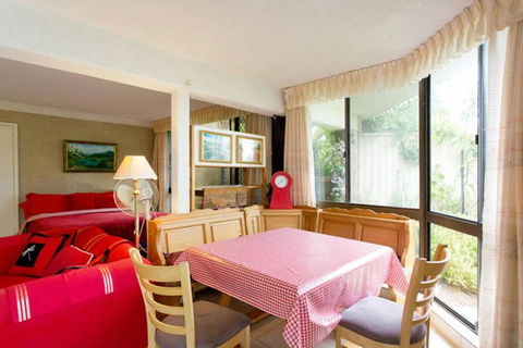 Beach Haven Studio - Redcliffe Tourism 2