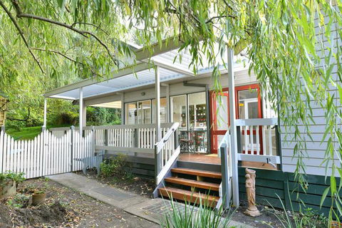 Aura Of The Dandenongs - Redcliffe Tourism 0