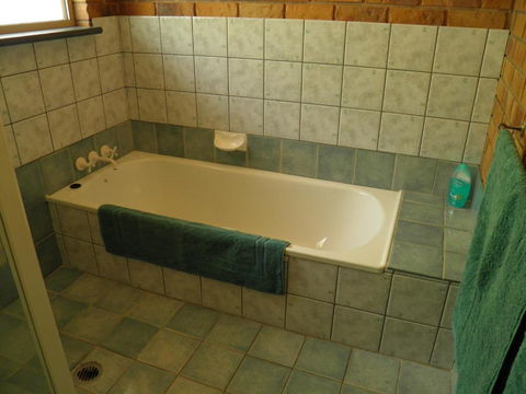 Coucals Cottage - Redcliffe Tourism 1