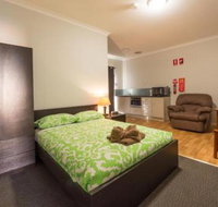 Rhodeside Lodge - Redcliffe Tourism