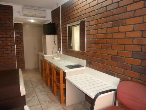 Pioneer Lodge Motel - Redcliffe Tourism 2